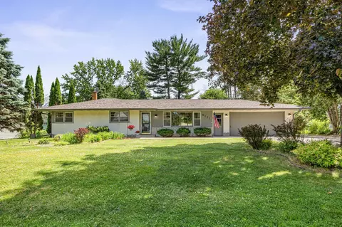 6177 Upper 48th St N, Oakdale, MN 55128