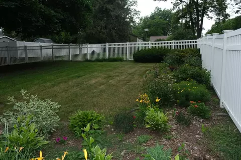 Exterior - 401 Logan Ave, Jackson, MN 56143 photo 4 of 5