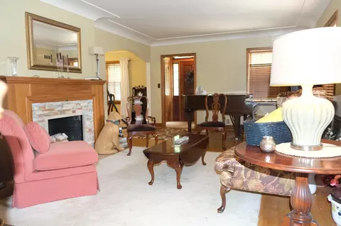 Living - 401 Logan Ave, Jackson, MN 56143 photo 3 of 4