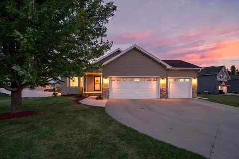 2043 Willow Ct, Howard Lake, MN 55349