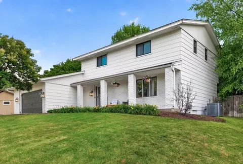 12825 Apple View Ln, Burnsville, MN 55337