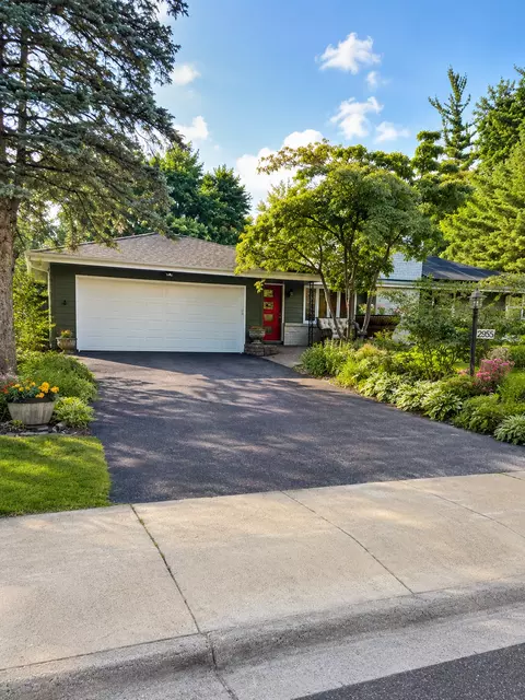 2955 Regent Ave N, Golden Valley, MN 55422