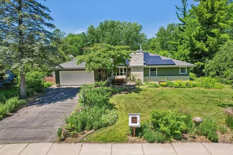 2955 Regent Ave N, Golden Valley, MN 55422