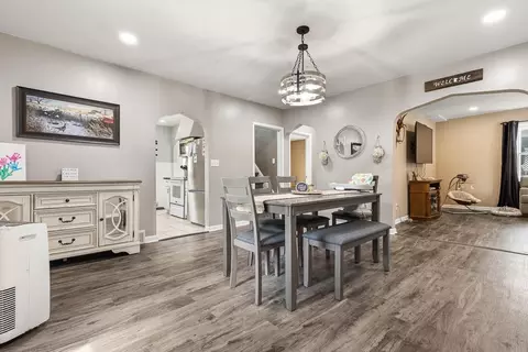 Entry Way - 312 S 6th St, Marshall, MN 56258 photo 3 of 4