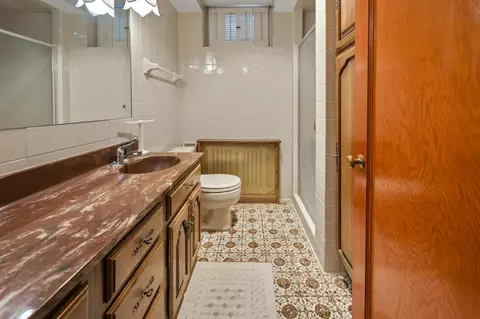 Bath - 1505 8th Ave N, Saint Cloud, MN 56303 photo 3 of 4