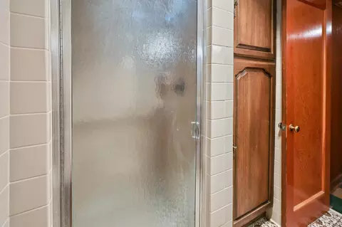 Bath - 1505 8th Ave N, Saint Cloud, MN 56303 photo 4 of 4