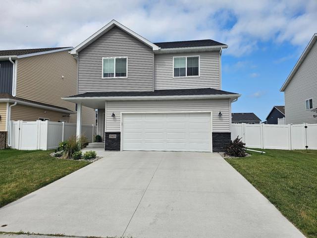 7405 17th St S, Fargo, ND 58104
