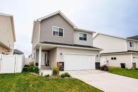 7405 17th St S, Fargo, ND 58104