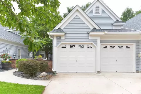 1262 Pond View Ln, White Bear Lake, MN 55110
