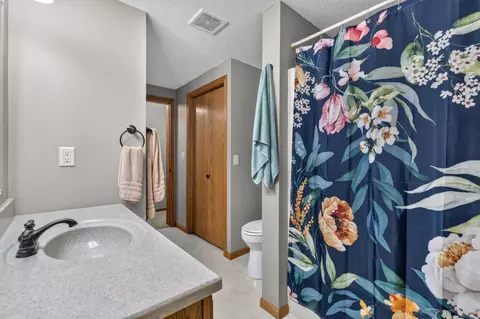 Bath - 5795 Amy Ln, Maple Plain, MN 55359 photo 1 of 2