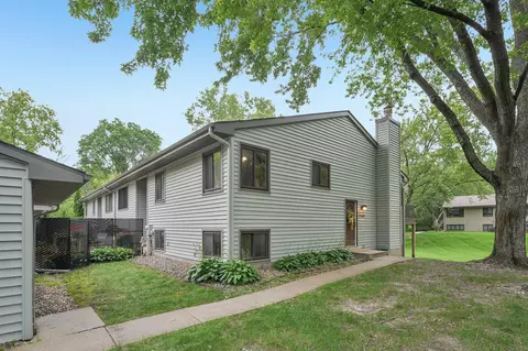 1386 Arden View Dr, Arden Hills, MN 55112