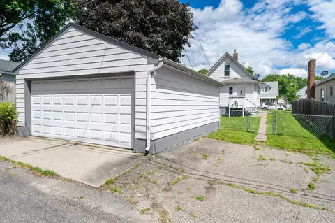 Exterior - 1036 Geranium Ave E, Saint Paul, MN 55106 photo 4 of 4