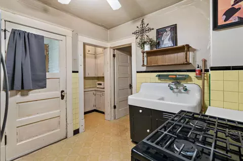 Kitchen - 1036 Geranium Ave E, Saint Paul, MN 55106 photo 2 of 3