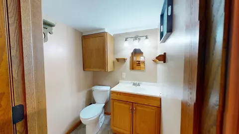 Bath - 1426 Circle Dr, Albert Lea, MN 56007 photo 3 of 3
