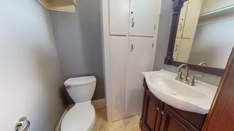 Bath - 1426 Circle Dr, Albert Lea, MN 56007 photo 1 of 3