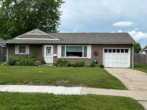 907 Arnold Ave N, Thief River Falls, MN 56701