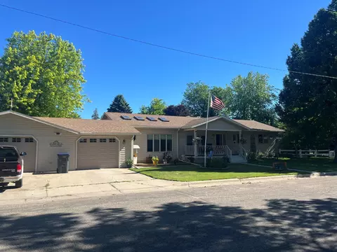 301 5th St SW, Hankinson, ND 58041