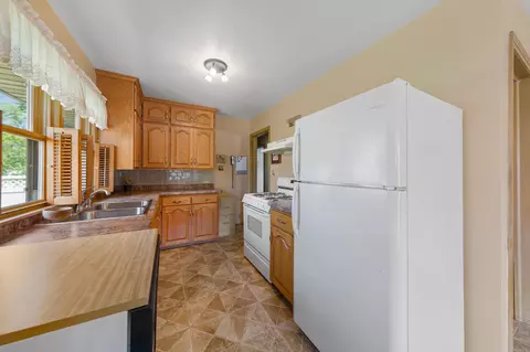 Kitchen - 142 22nd Ave SW, Faribault, MN 55021 photo 4 of 4