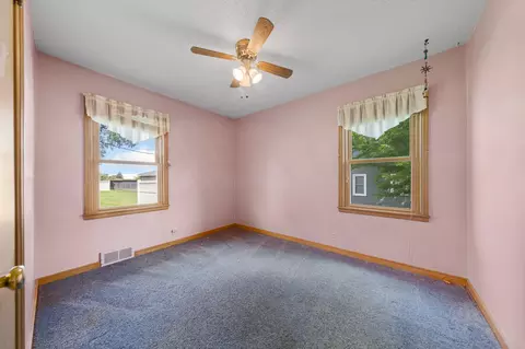 Bedroom - 142 22nd Ave SW, Faribault, MN 55021 photo 5 of 6