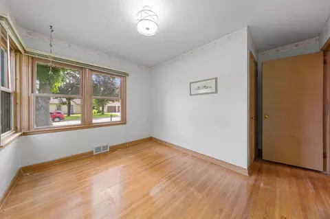 Bedroom - 142 22nd Ave SW, Faribault, MN 55021 photo 4 of 6