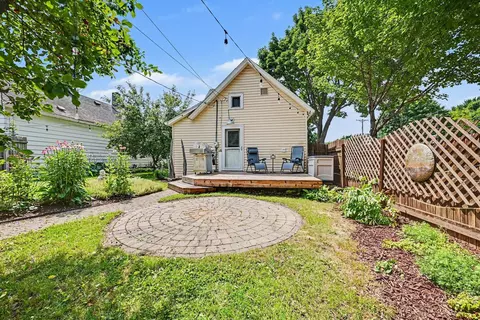 1260 Woodbridge St, Saint Paul, MN 55117