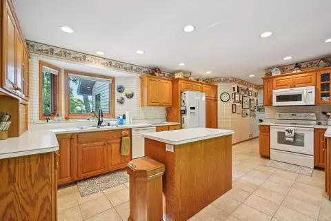 Kitchen - 22871 Clearwater Point Rd NE, Brainerd, MN 56401 photo 3 of 6