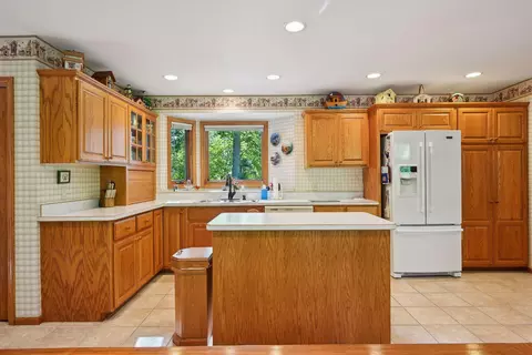 Kitchen - 22871 Clearwater Point Rd NE, Brainerd, MN 56401 photo 5 of 6