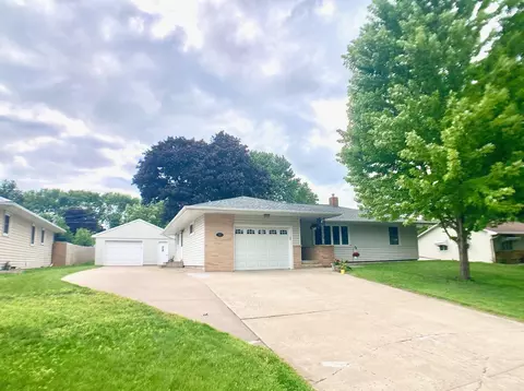 457 Division St, Gaylord, MN 55334