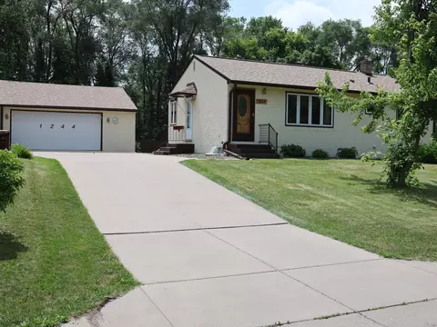 1244 Ryan Ave E, Maplewood, MN 55109