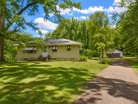 7722 Babcock Trl, Inver Grove Heights, MN 55077