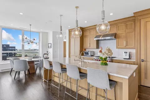1111 W River Pkwy #18D, Minneapolis, MN 55415