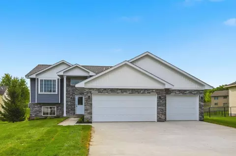 404 Westgate Dr, Winsted, MN 55395