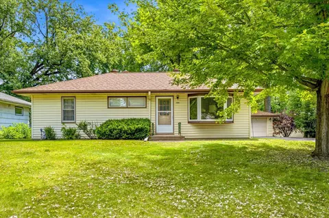 2584 Herschel St, Roseville, MN 55113