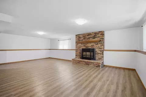 Living - 717 Colonial Cir, Faribault, MN 55021 photo 6 of 9