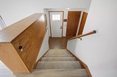 Entry Way - 717 Colonial Cir, Faribault, MN 55021 photo 3 of 3
