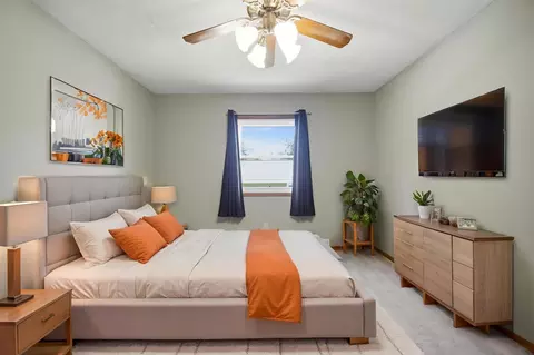 Bedroom - 717 Colonial Cir, Faribault, MN 55021 photo 4 of 9
