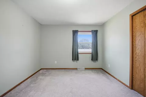 Bedroom - 717 Colonial Cir, Faribault, MN 55021 photo 3 of 9