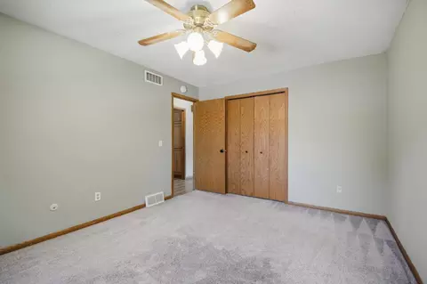 Bedroom - 717 Colonial Cir, Faribault, MN 55021 photo 5 of 9