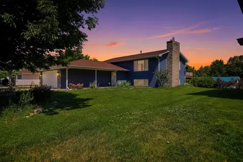 717 Colonial Cir, Faribault, MN 55021