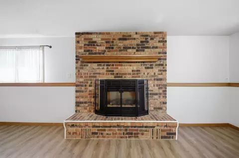 Living - 717 Colonial Cir, Faribault, MN 55021 photo 7 of 9