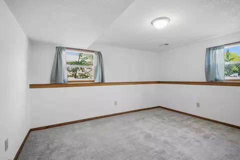 Bedroom - 717 Colonial Cir, Faribault, MN 55021 photo 7 of 9