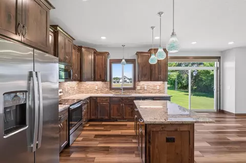 Kitchen - 20011 Grouse St NW, Oak Grove, MN 55011 photo 4 of 5