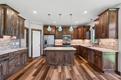 Kitchen - 20011 Grouse St NW, Oak Grove, MN 55011 photo 3 of 5