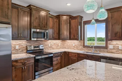 Kitchen - 20011 Grouse St NW, Oak Grove, MN 55011 photo 5 of 5