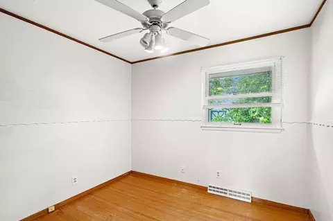 Bedroom - 126 E Niagara St, Duluth, MN 55811 photo 1 of 8