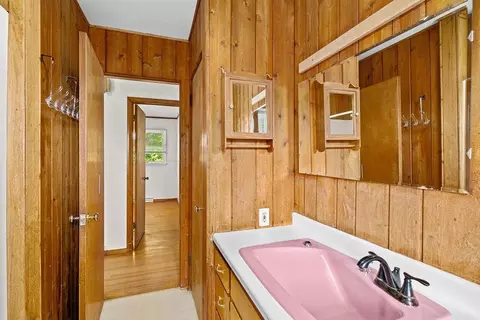 Bath - 126 E Niagara St, Duluth, MN 55811 photo 2 of 2