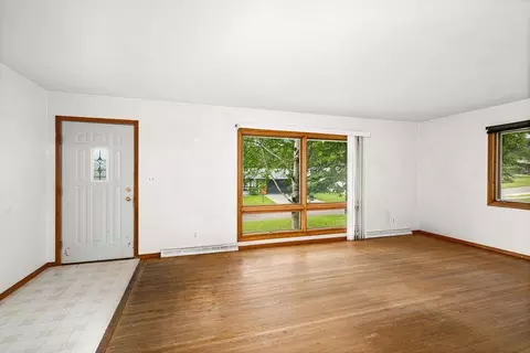 Living - 126 E Niagara St, Duluth, MN 55811 photo 1 of 4
