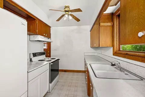Kitchen - 126 E Niagara St, Duluth, MN 55811 photo 2 of 3