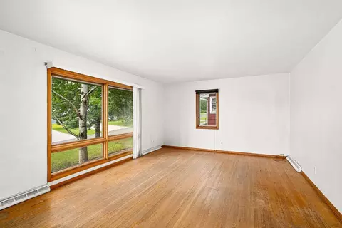 Living - 126 E Niagara St, Duluth, MN 55811 photo 2 of 4