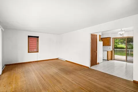 Living - 126 E Niagara St, Duluth, MN 55811 photo 3 of 4